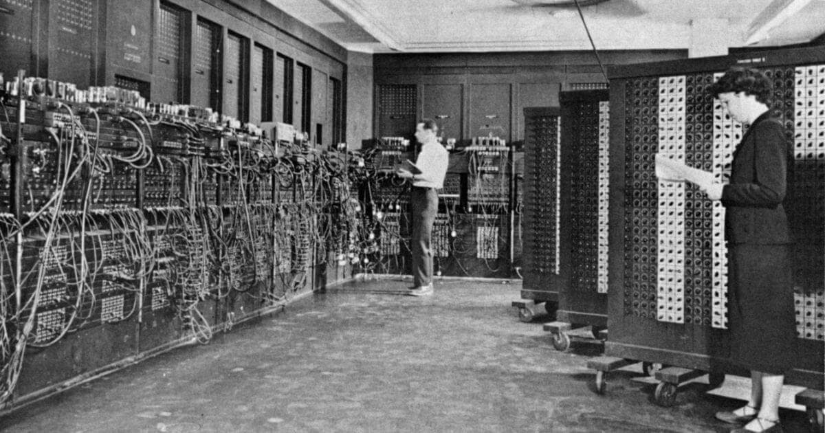 ENIAC (1945), the first general-purpose electronic digital computer (Source: Wikimedia Commons).